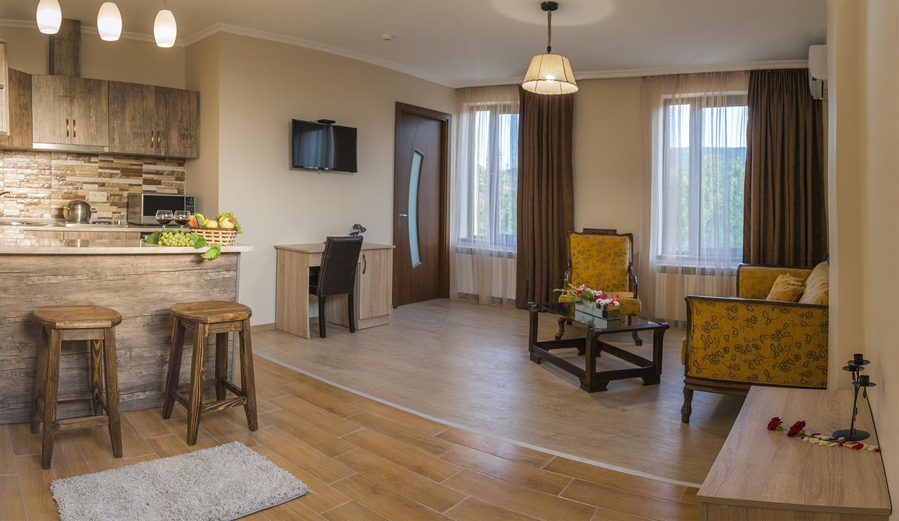 Royal House Hotel Gori Ngoại thất bức ảnh