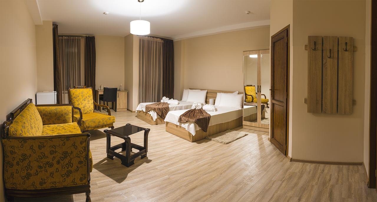 Royal House Hotel Gori Ngoại thất bức ảnh